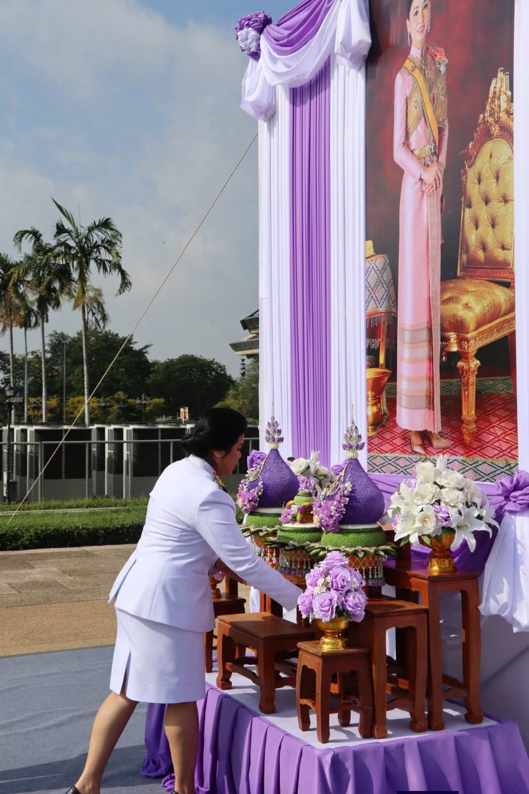 title - ศูนย์ส่งเสริมและพัฒนาอาชีพเสริมนอกภาคการเกษตร (ศพส.) จัดพิธีถวายเครื่องราชสักการะ วางพานพุ่ม และพิธีลงนามถวายพระพรชัยมงคลเฉลิมพระเกียรติ เนื่องในโอกาสมหามงคลเฉลิมพระชนมพรรษา สมเด็จพระนางเจ้าสุทิดา พัชรสุธาพิมลลักษณ พระบรมราชินี วันที่ 3 มิถุนายน 2569